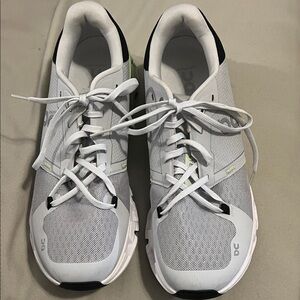 On Running White and Gray Athletic Shoes Men Size 10 Excellent Condition